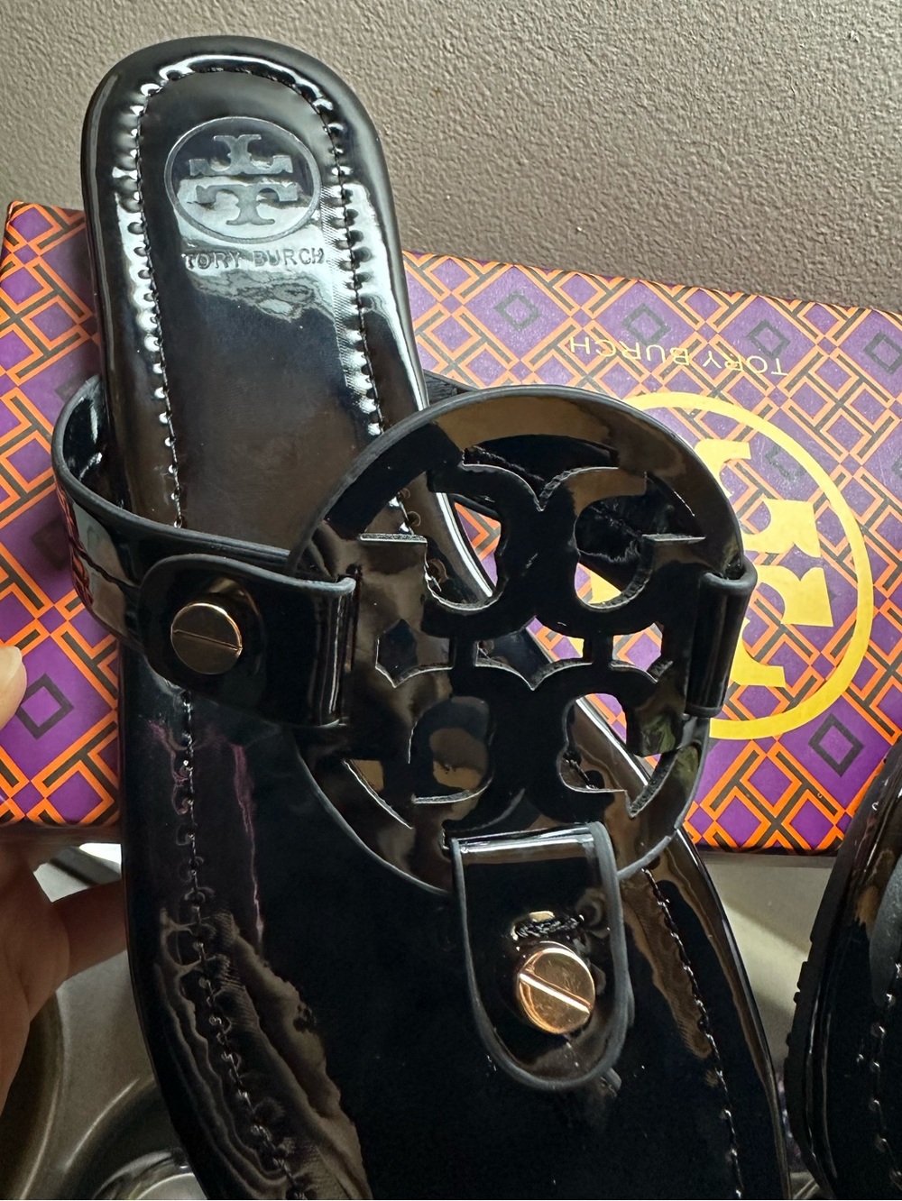 Tory Burch Girls Black Patent Logo Thong Sandals with Gold Accent - Picture 3 of 5